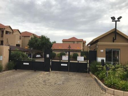 2 Bedroom Townhouse in Pomona Ah