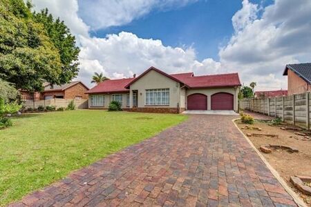 3 Bedroom House in Birchleigh North