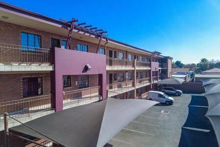 0.5 Bedroom House in Kempton Park Central