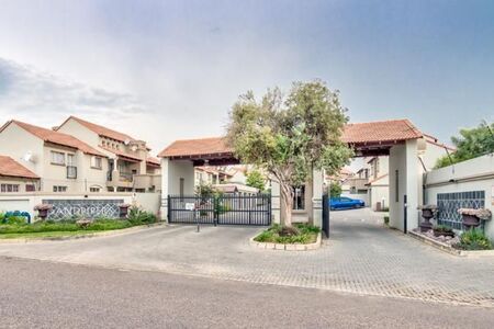 2 Bedroom Townhouse in Glen Marais