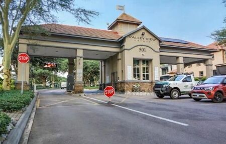 6 Bedroom House in Valleyview Estate