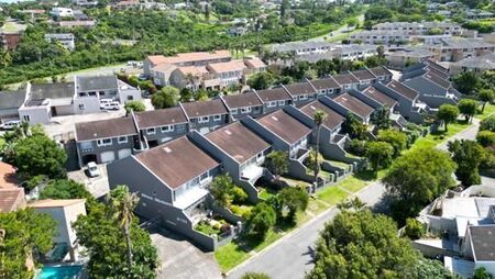 3 Bedroom Townhouse in Beacon Bay