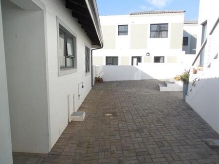 2 Bedroom Townhouse in Country Club