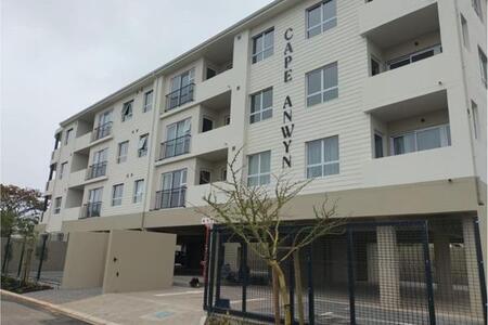 2 Bedroom Apartment in Table View