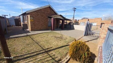 2 Bedroom townhouse - sectional to rent in Bloemside, Bloemfontein