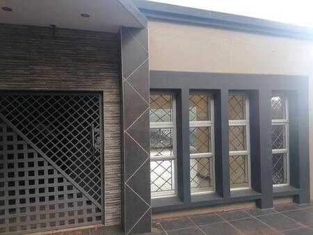 4 Bedroom Penthouse in Helderkruin