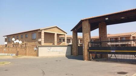 3 Bedroom Townhouse in Krugersdorp Central