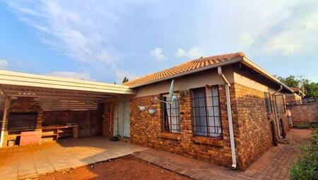 2 Bedroom Townhouse in Theresapark