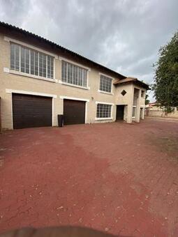 3 Bedroom House in Theresapark