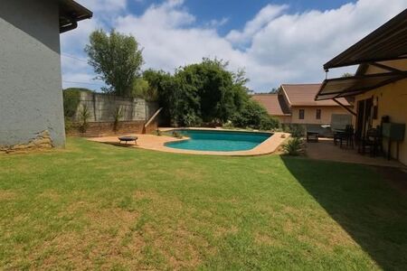 1 Bedroom Apartment in Mondeor