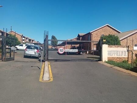 2 Bedroom Townhouse in Chloorkop