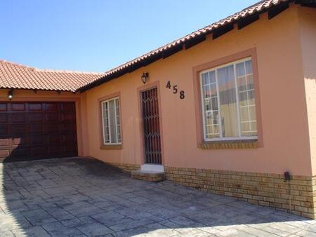 3 Bedroom House in Thatchfield
