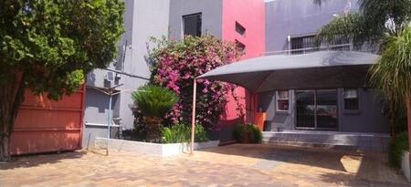 2 Bedroom Townhouse in Rooihuiskraal