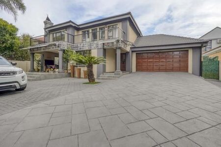 4 Bedroom House in Eldoraigne