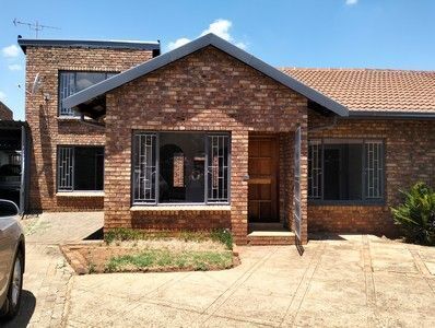 3 Bedroom House in Pierre van Ryneveld