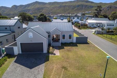 3 Bedroom House in Onrus