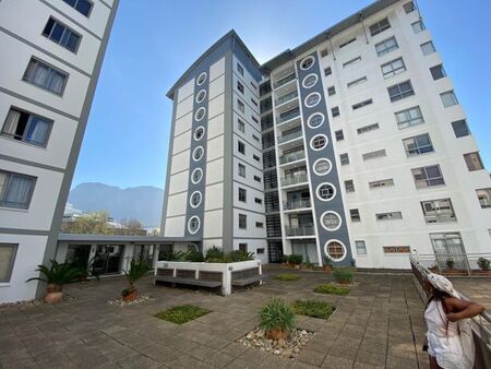 3 Bedroom apartment to rent in Claremont, Cape Town