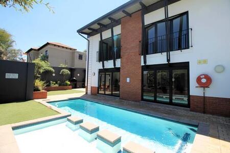 2 Bedroom Apartment in Bryanston