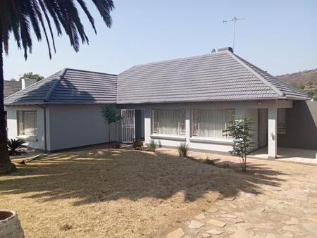 3 Bedroom House in Mondeor
