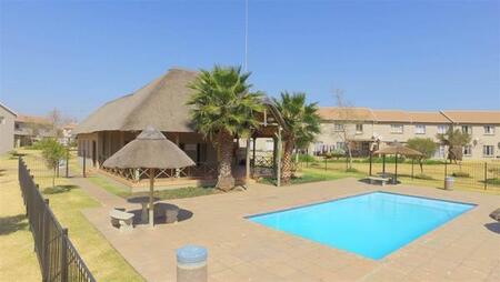 2 Bedroom Simplex in Greenstone Hill