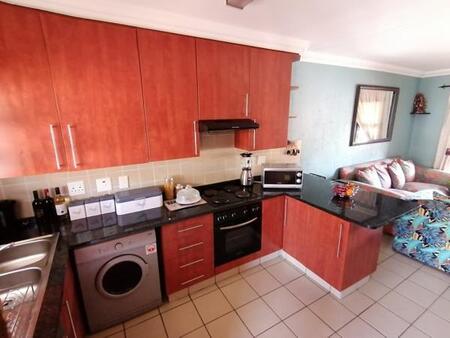 2 Bedroom Townhouse in Ravenswood