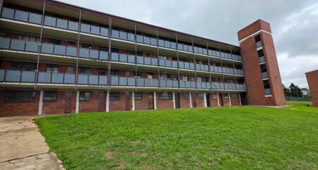 3 Bedroom Apartment in Laudium