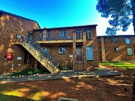 2 Bedroom Apartment in Die Hoewes