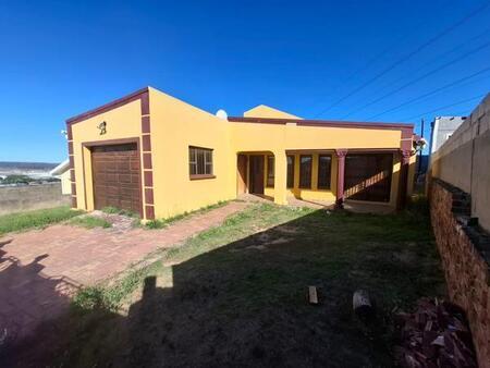 3 Bedroom House in Kwamagxaki