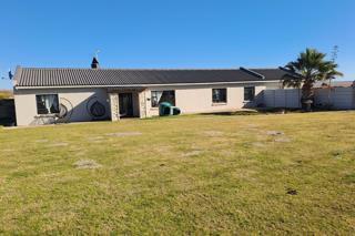 5 Bedroom House in Vredenburg