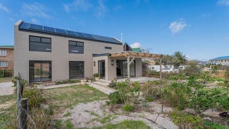 3 Bedroom House in Pringle Bay