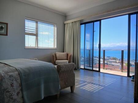 2 Bedroom House in Mossel Bay Central