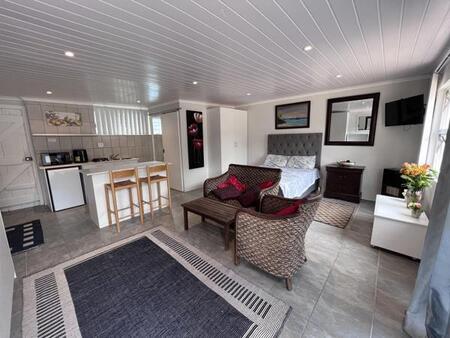 Studio Apartment in Table View