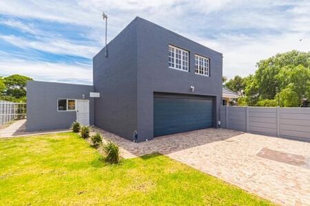 4 Bedroom House in Table View