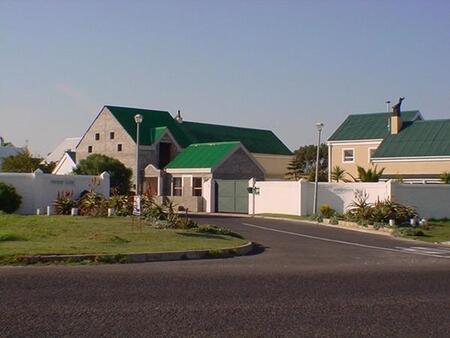 3 Bedroom House in Van Riebeeckstrand
