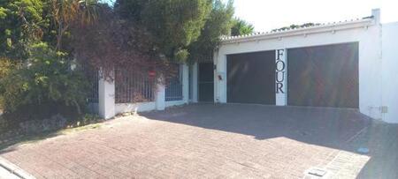 2 Bedroom House in Fish Hoek