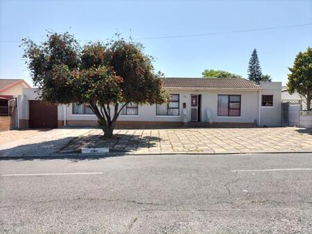 3 Bedroom House in St Dumas