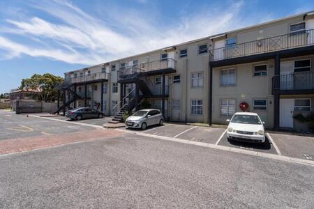 1 Bedroom Apartment in Strand Central