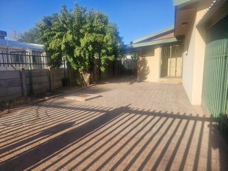 4 Bedroom House in Flora Park