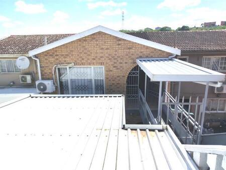 3 Bedroom House in Eastbury