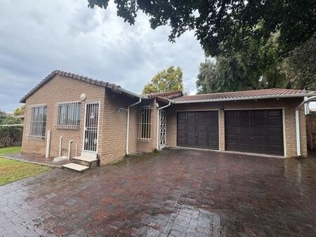 3 Bedroom Cluster in Radiokop