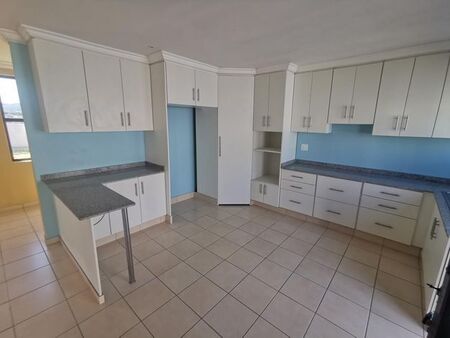 3 Bedroom duplex apartment to rent in Forest Haven, Phoenix