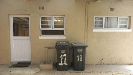 1 Bedroom flat to rent in Grassy Park, Cape Town