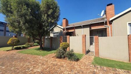 2 Bedroom apartment to rent in Florida Glen, Roodepoort
