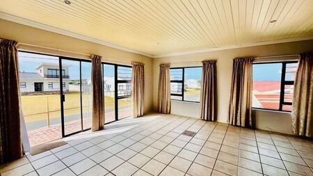 3 Bedroom apartment to rent in Struisbaai