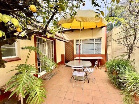 1 Bedroom House in Kensington
