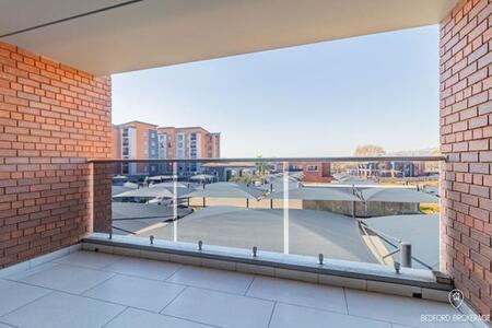 2 Bedroom Apartment in Kensington