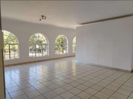 1 Bedroom House in Kensington