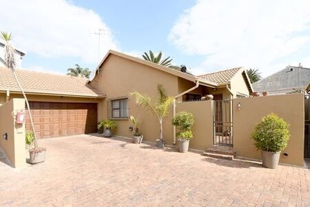 3 Bedroom House in Kensington