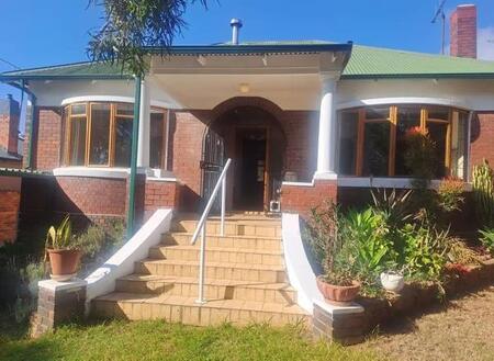 2 Bedroom House in Kensington