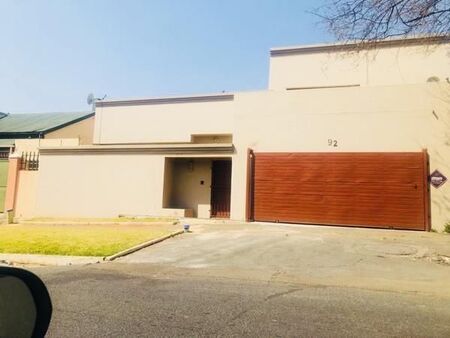 1 Bedroom Garden Cottage in Bezuidenhout Valley